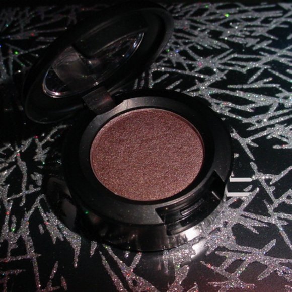 MAC New Frost Eyeshadow SATIN TAUPE - Picture 1 of 2